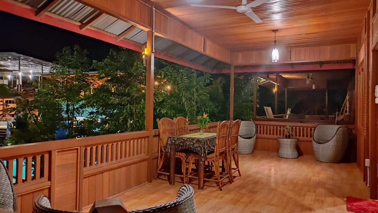 Bunaken Villa Queen'S Dive Manado Exterior photo