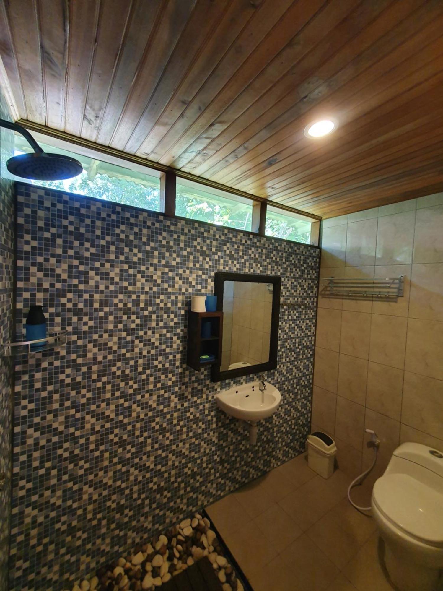 Bunaken Villa Queen'S Dive Manado Exterior photo